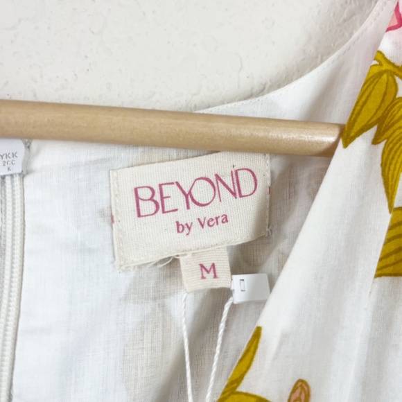 Beyond By Vera Giselle Floral Cutout Maxi Dress Size Medium - Picture 4 of 7